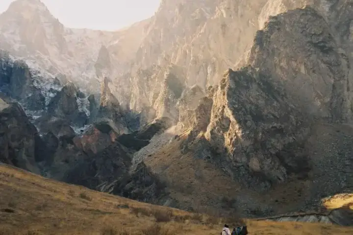 ვულკანური რელიეფი და პიკნიკი